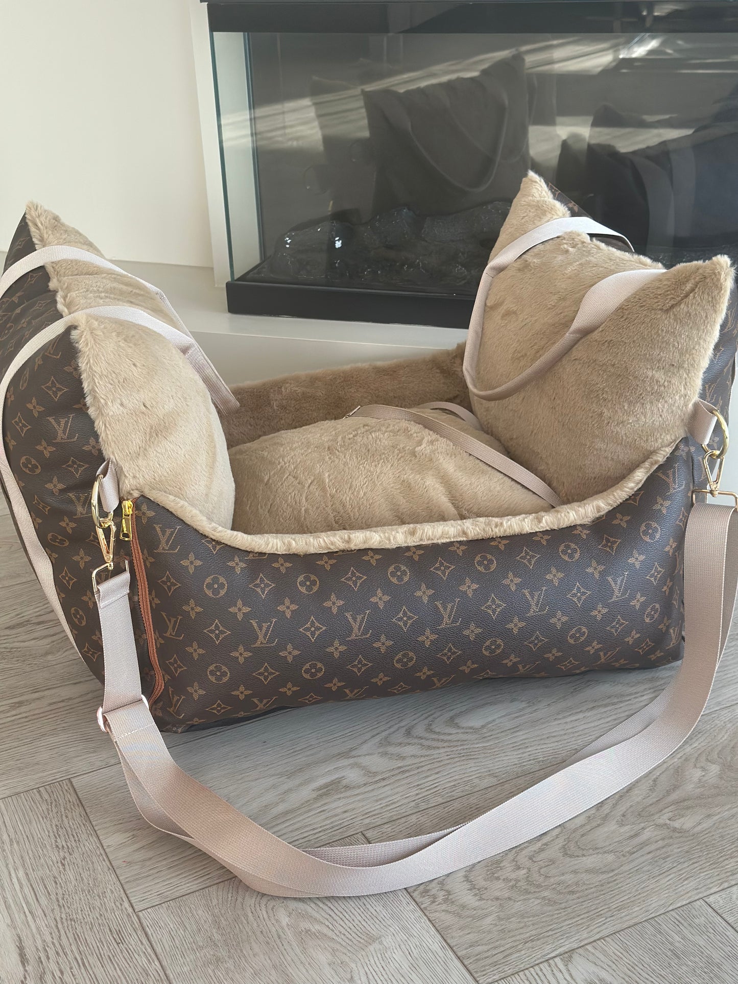 Lv Leather car Seat brown 🧸