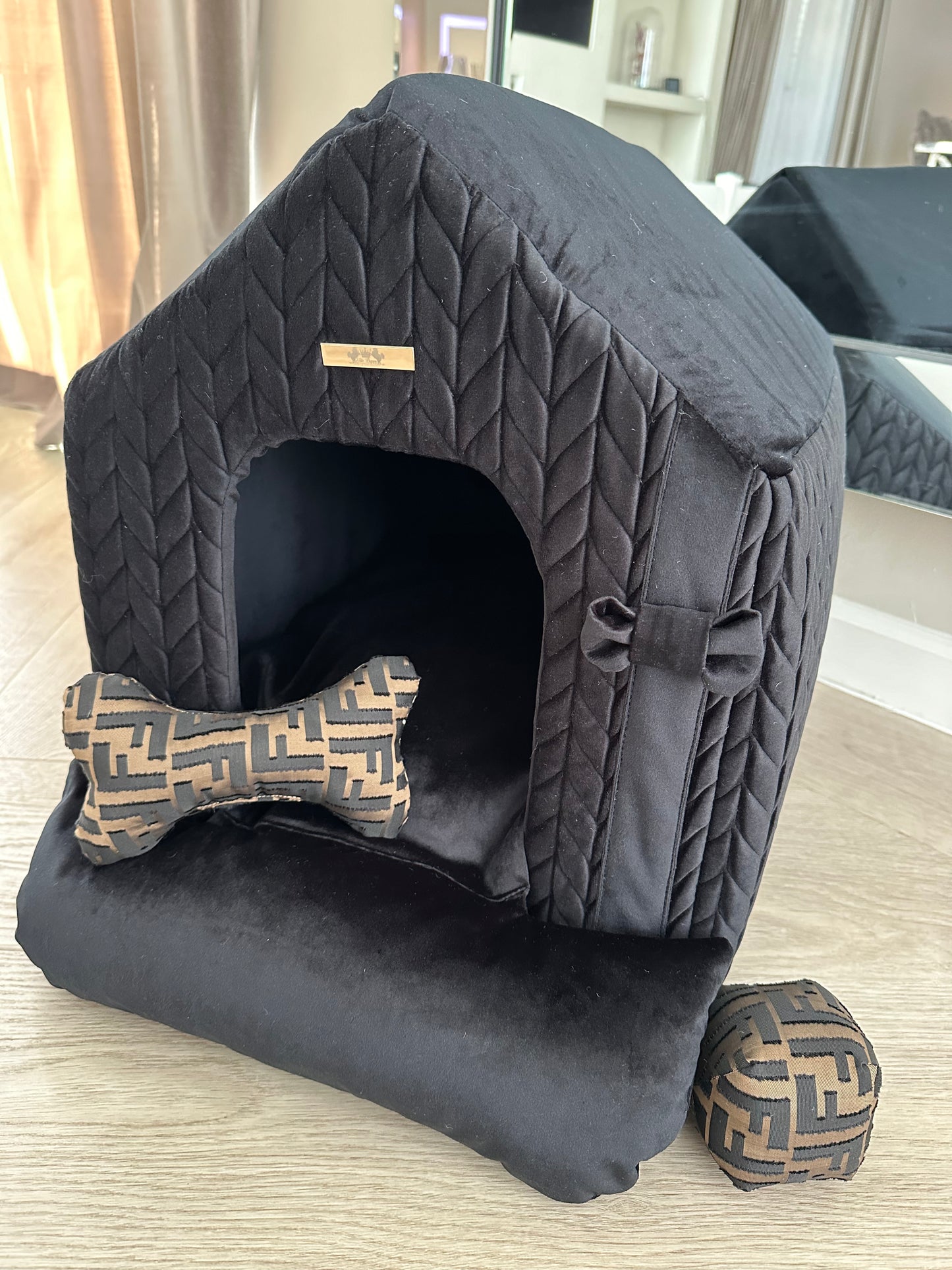 Athena house Zwart